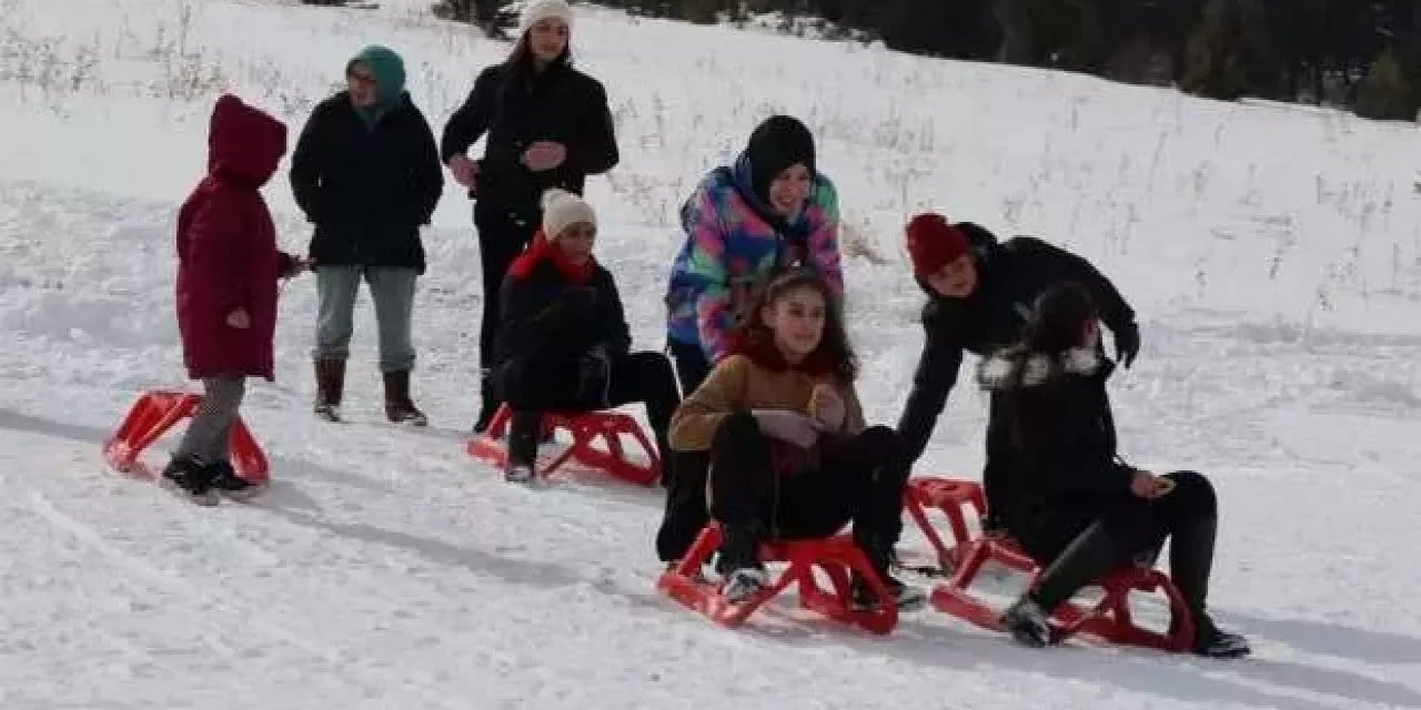 Ardahan ve Ağrı'nın bazı ilçelerinde eğitime kar engeli