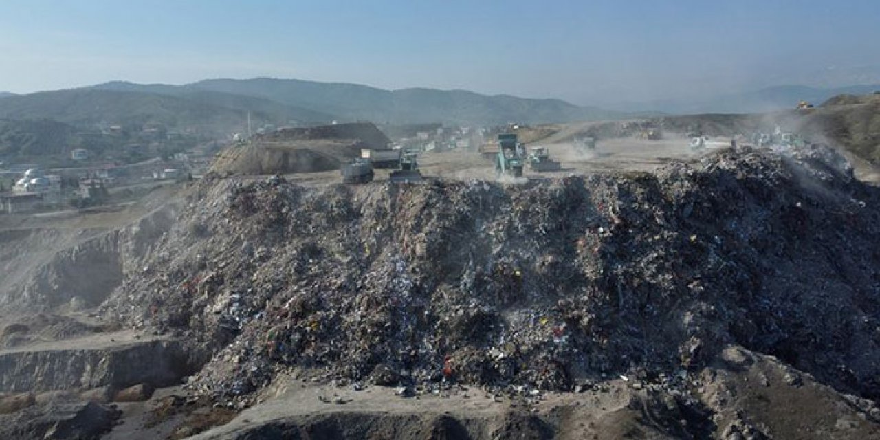 Enkaz çalışmaları devam ediyor: Dağ gibi yükseliyor