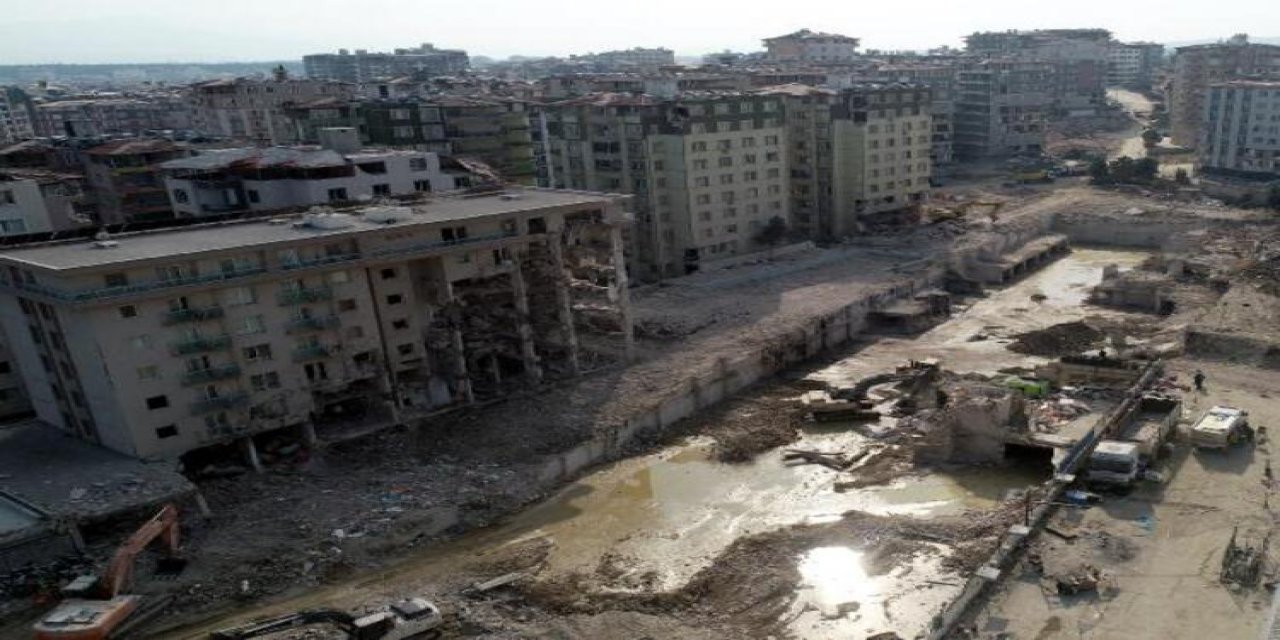 Hatay'da Rönesans Rezidans'ın enkazı kaldırıldı