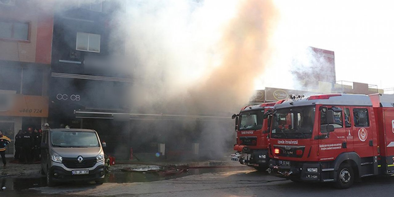 İzmir’de kozmetik mağazasında yangın