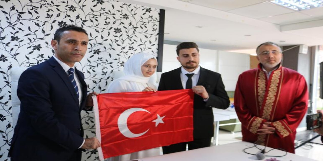 Hataylı depremzede çift, Nevşehir'de evlendi