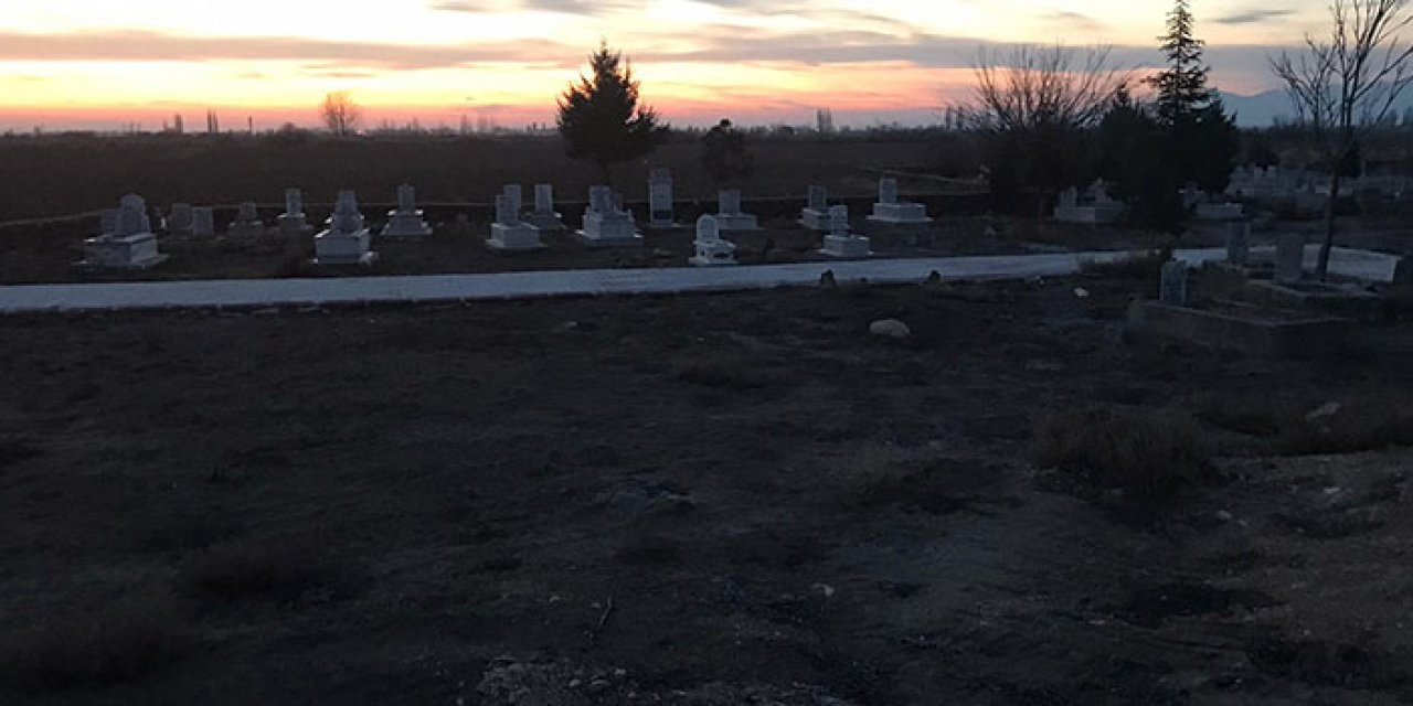 Yarısı toprağa gömülü ceset bulundu