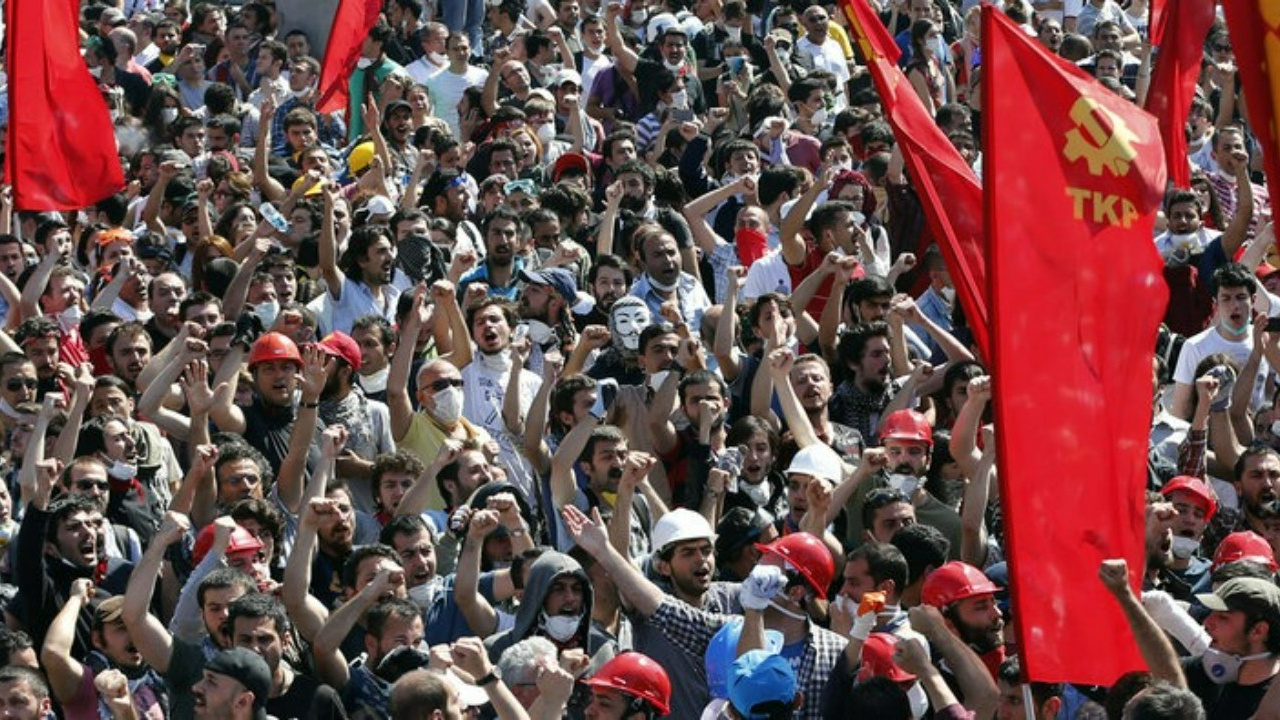 Hükümet istifa demek suç mu?