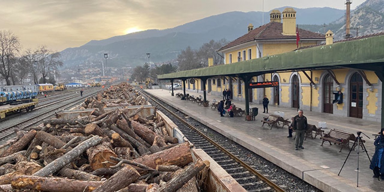 Deprem bölgesine 20 vagon odun