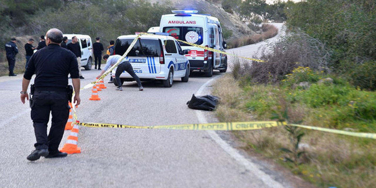 Adana'da yol kenarında başlarından vurulmuş halde bulundular: 1 ölü, 1 yaralı