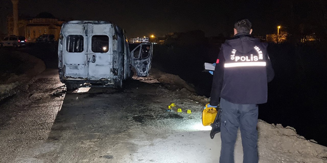 Adana’da iki kişiye tüfeklerle saldırıp kendi araçlarını yaktılar