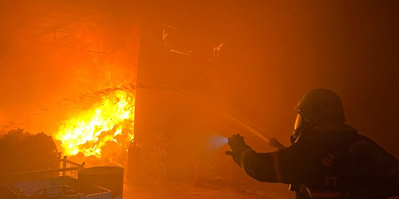 Fabrikada korkunç yangın: 4 yaralı