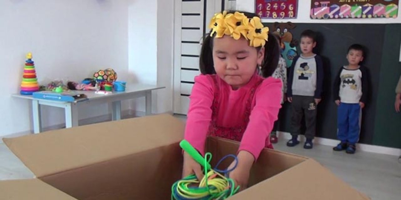 Etimesgut Belediyesi’nin Tanrı Dağları'nda kurduğu kreşten depremzede çocuklara oyuncak