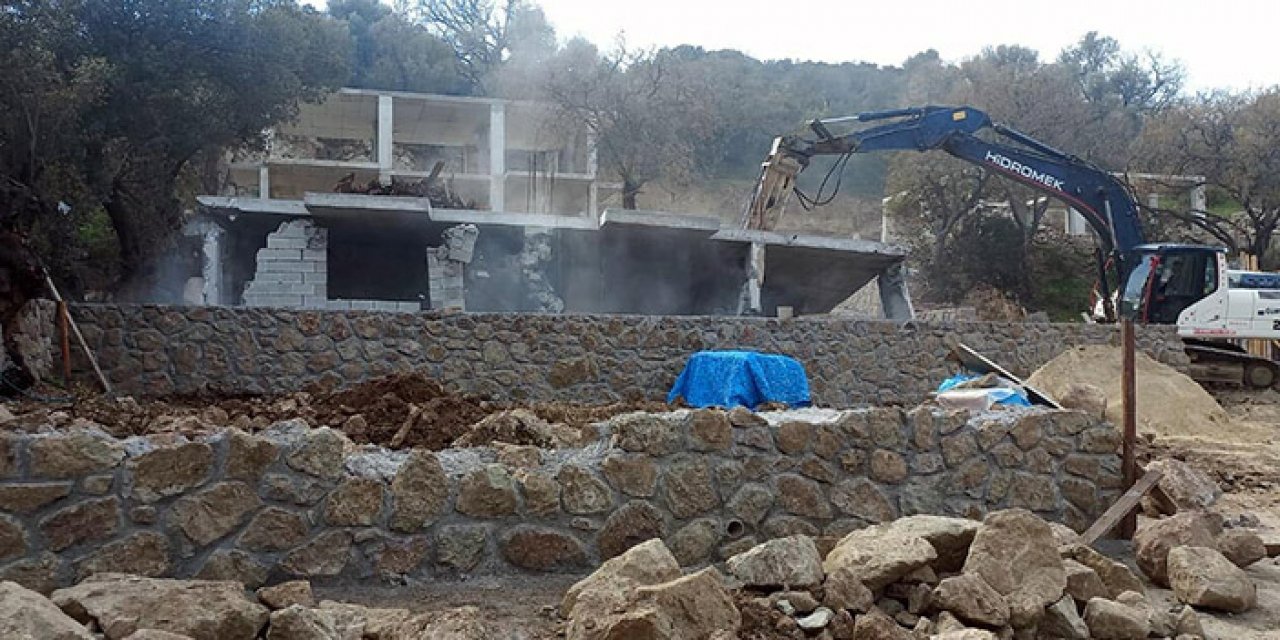 Muğla’da ‘kaçak’ inşa yapılan bina yıkılırken arbede yaşandı