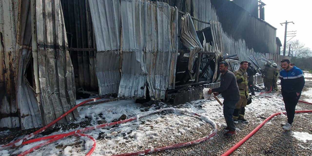 İzmir’de akaryakıt tankı yandı