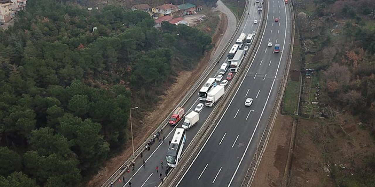 TEM’de gerçekleşen  zincirleme kazada 11 kişi yaralandı