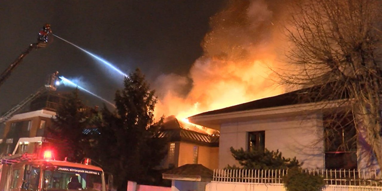 Binanın çatısı alev alev yandı: İnceleme başlatıldı