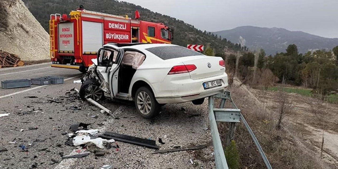 2 araç kafa kafaya çarpıştı: 1 ölü 4 yaralı