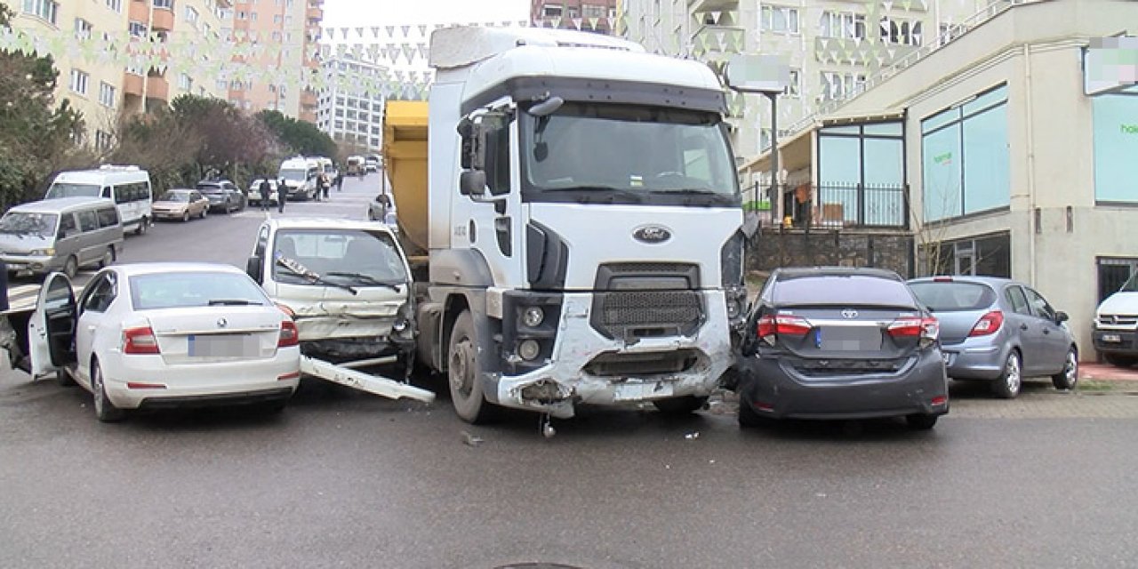 Hafriyat kamyonu kaydı: 13 araca çarparak durabildi