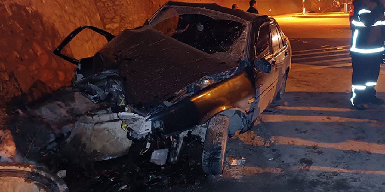 İstinat duvarına çarpan araçta 4 kişi yaralandı