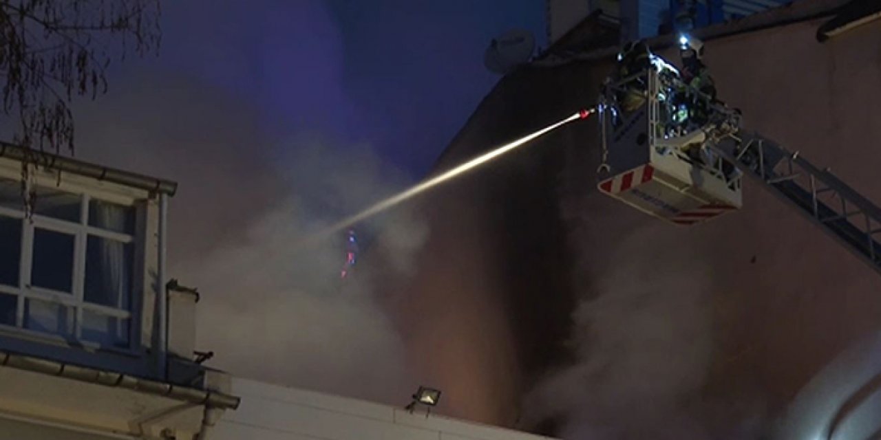 Kızılay’da korkutan yangın: Bir yanı sinema bir yanı hastane