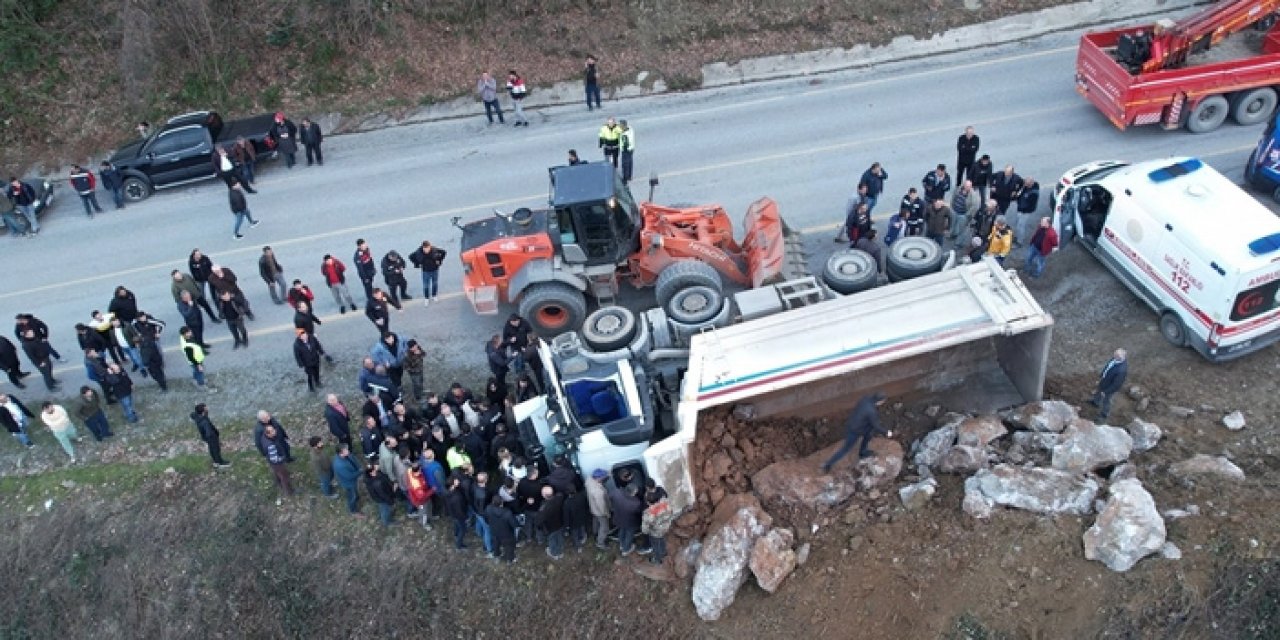 Kamyonun altında kaldı hayatını kaybetti