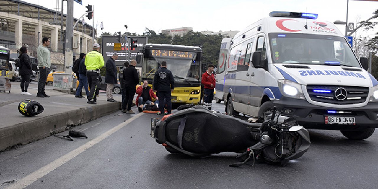 Kırmızı ışıkta geçen motosiklete otobüs çarptı