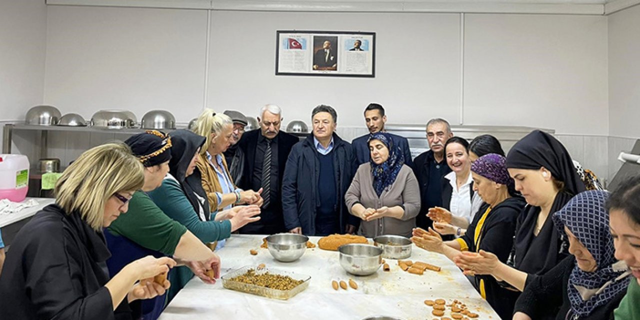 Depremzedelere moral vermek için yemek yaptılar