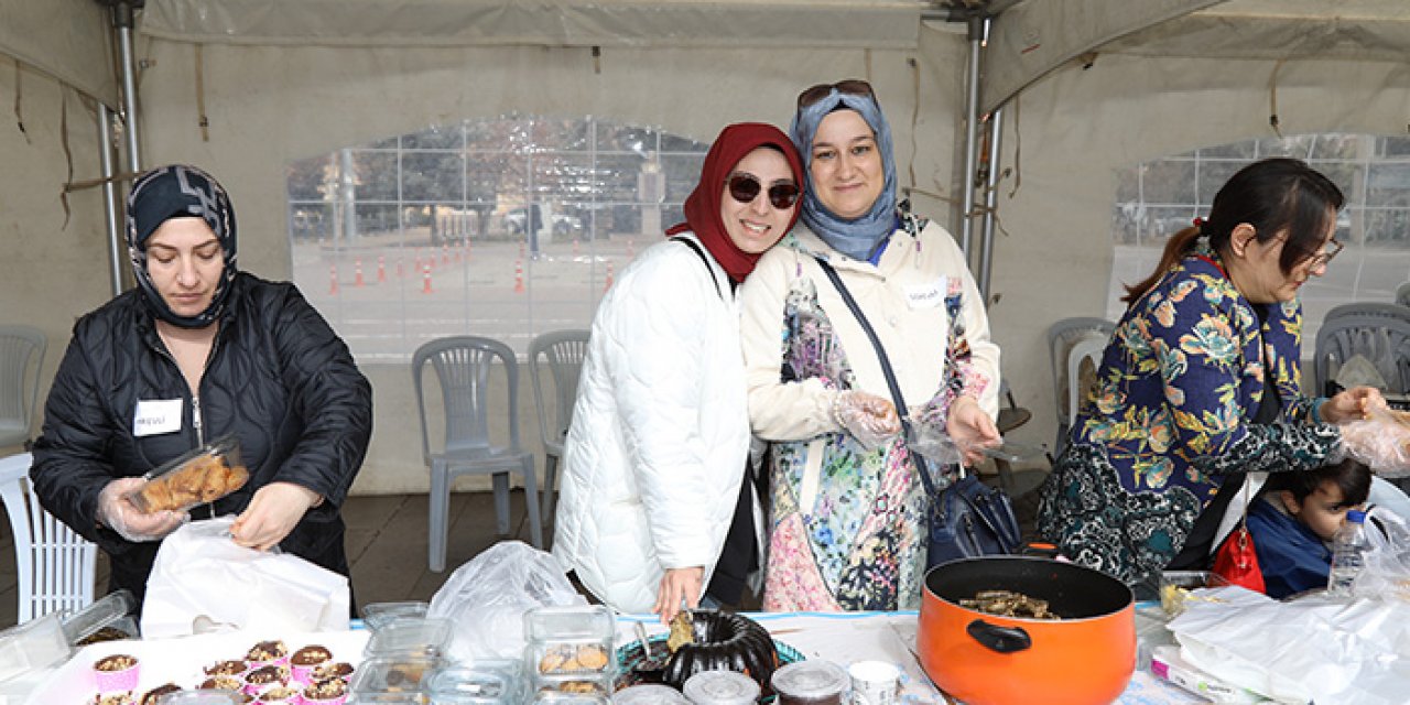 Çubuk Belediyesi’nin kermes etkinliği kötü günleri unutturuyor