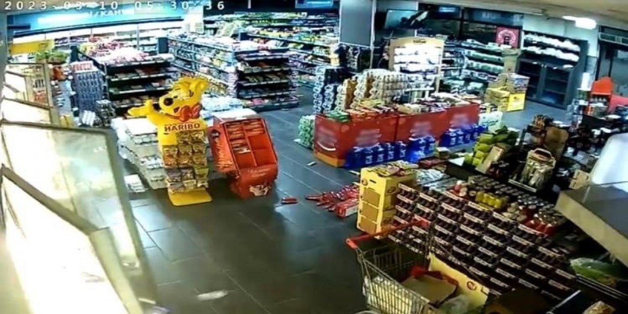 Kayseri'deki deprem market kamerasında