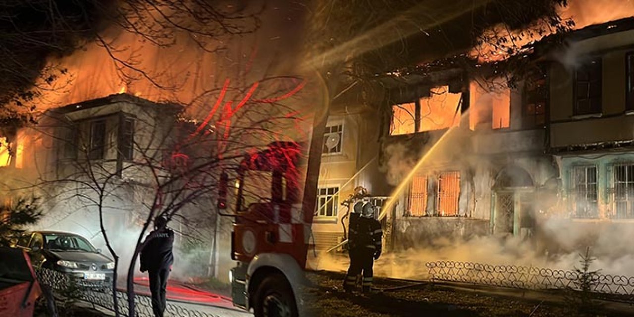 Kütahya’da metruk binada yangın