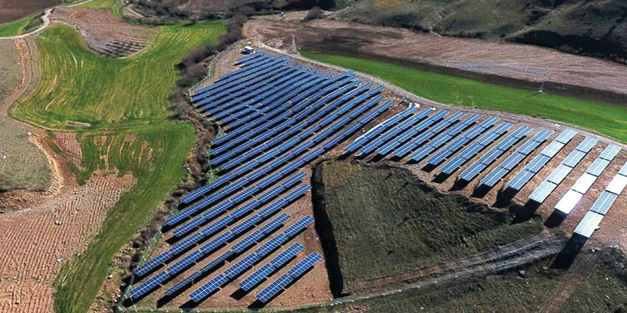 Ankara’da Depremzedeler İçin Güneş Panelli Banklar Üretildi