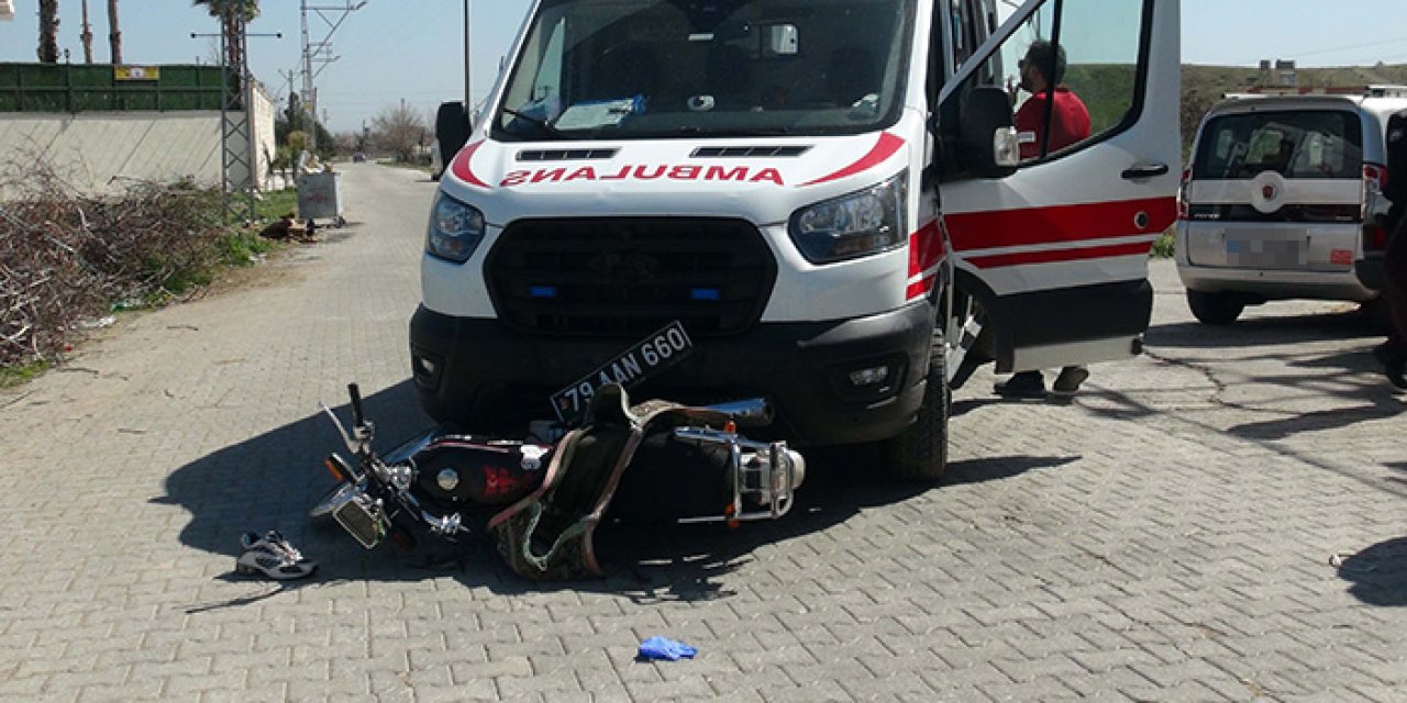 Motosiklet ambulansla çarpıştı: 2 yaralı