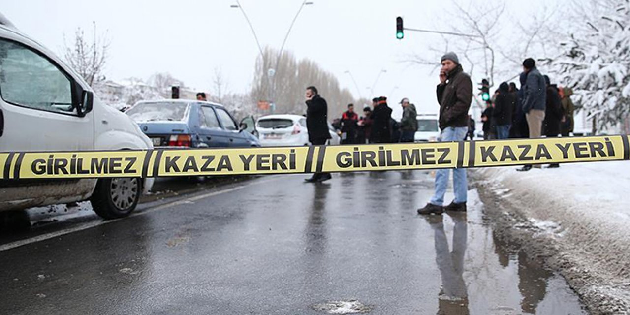 Sakarya'da 3 aracın karıştığı zincirleme kaza