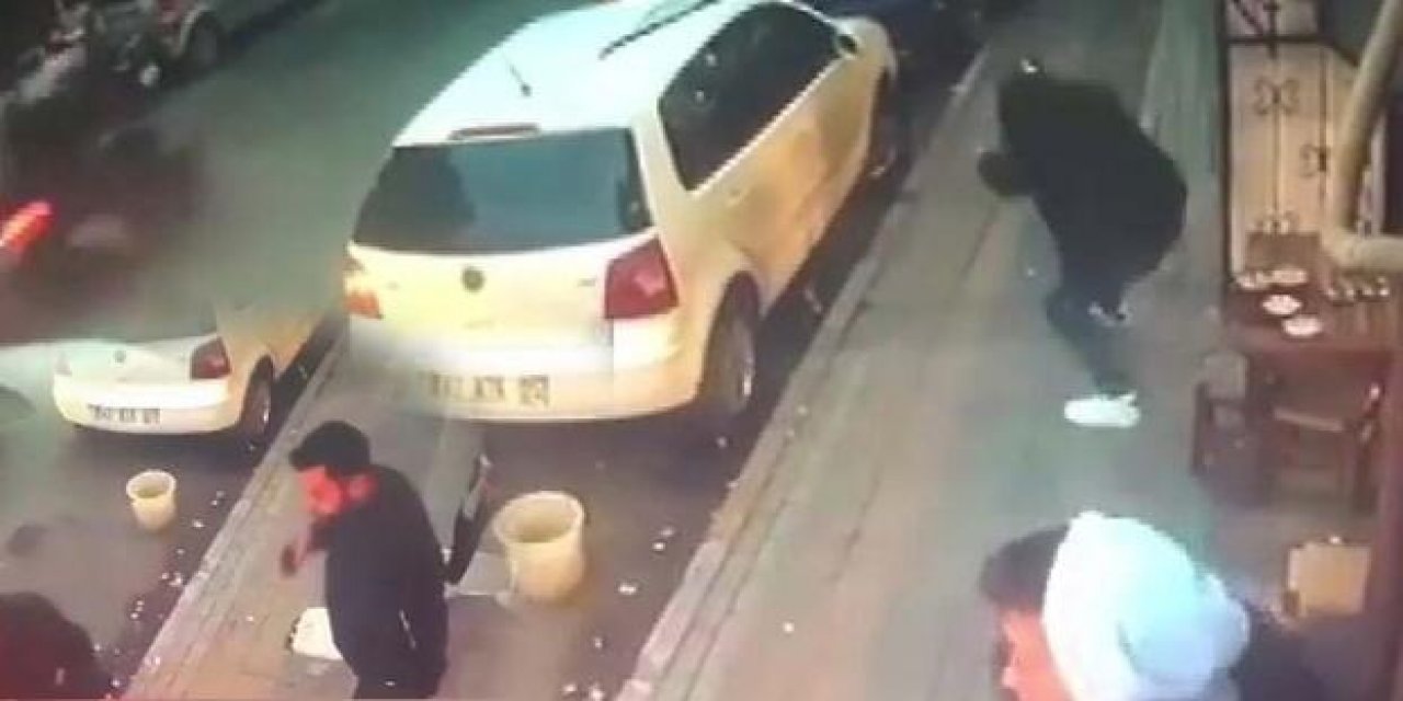 Silahlı saldırıya uğramalarına rağmen çaylarını yudumlamaya devam ettiler