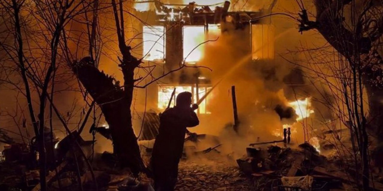 Balıkesir’de bir ev alev alev yandı