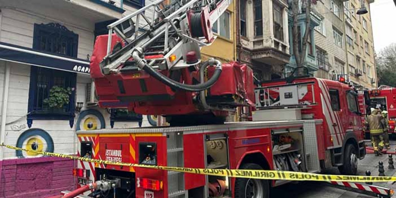 İstanbul’da tarihi binada yangın çıktı