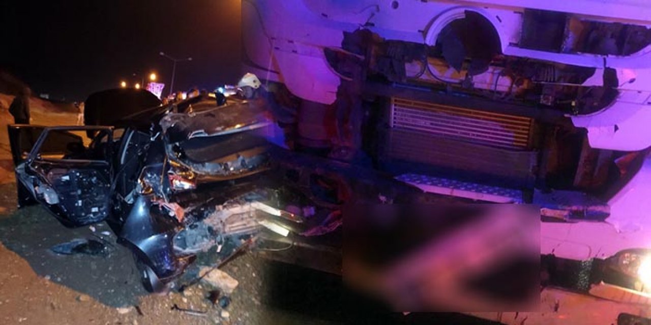 Batman’da TIR otomobile arkadan çarptı: 4 yaralı