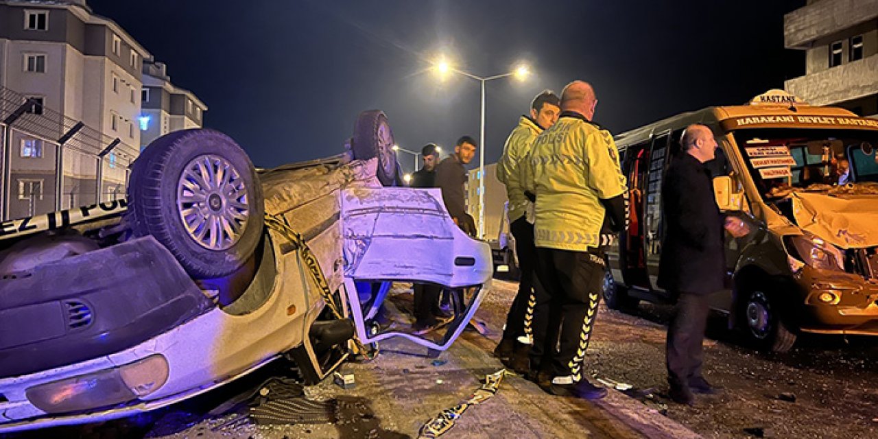 Kars’ta araç ve minibüs kaza yaptı: 1 ölü 4 yaralı
