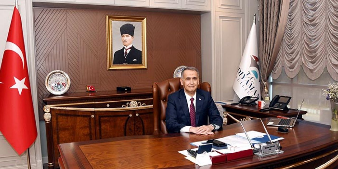 İstifa eden eski Adıyaman Valisi Çuhadar'dan deprem şiiri