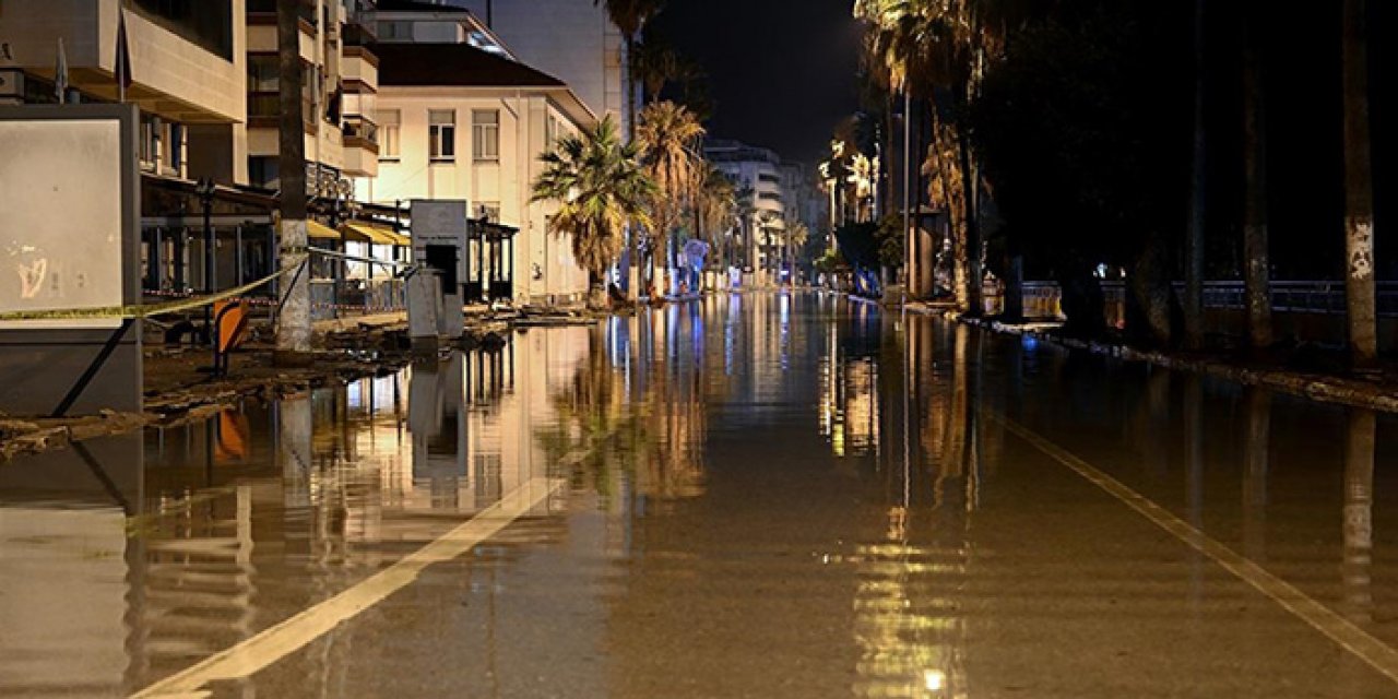 İskenderun’da deniz taştı