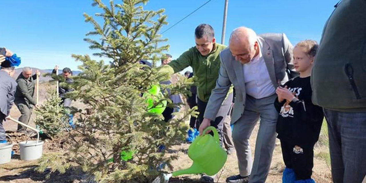 Kızılcahamam’da deprem şehitleri için fidan dikme töreni yapıldı