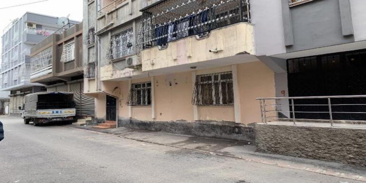 Tartıştığı eşini boğazını kesip, öldürdü