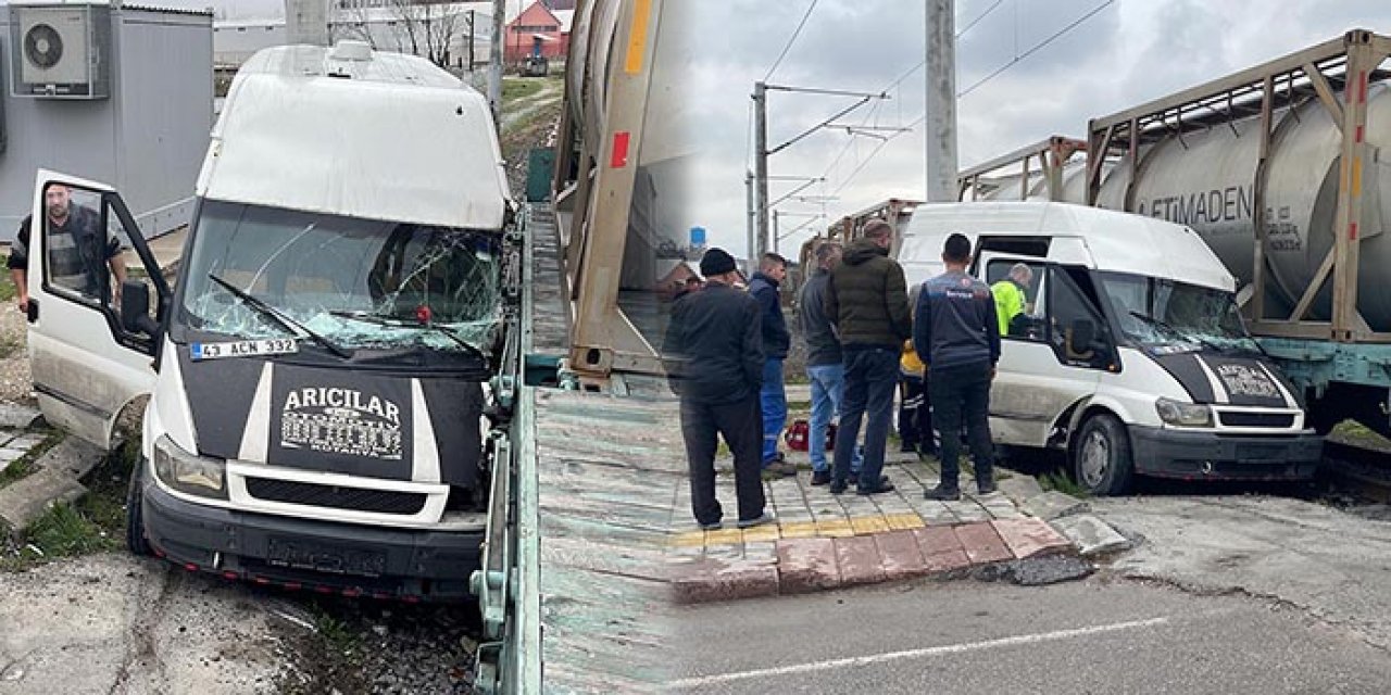 Yük treni minibüse çarptı