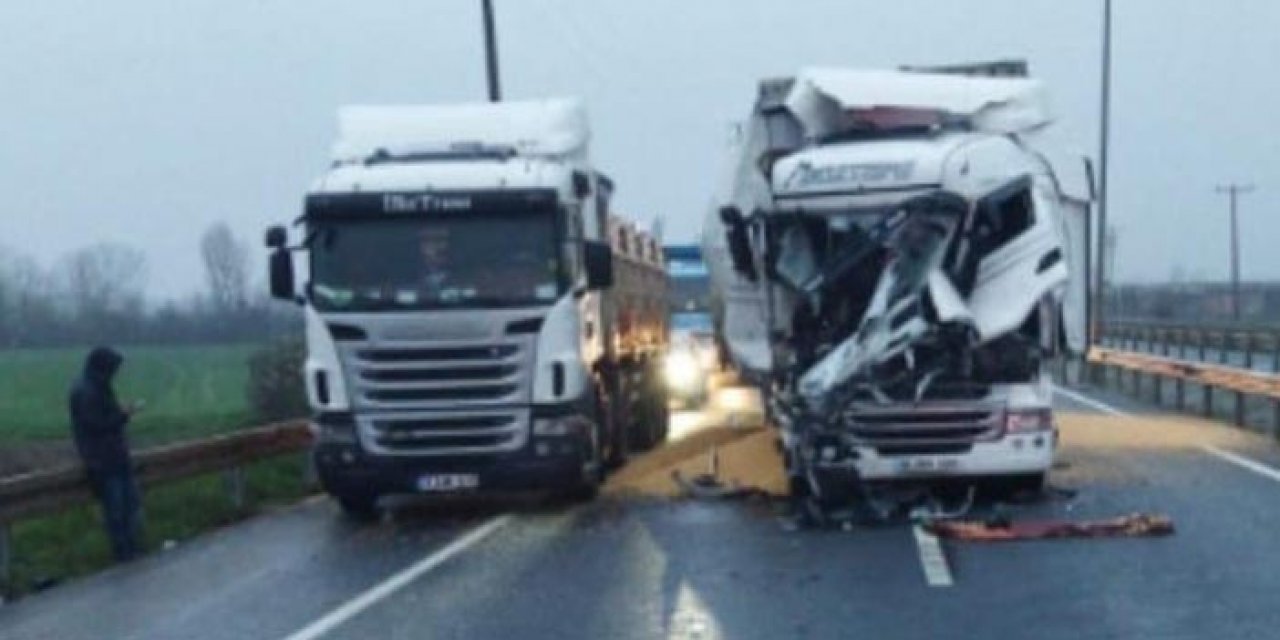 Bursa’da TIR’lar birbirine çarptı: 1 yaralı