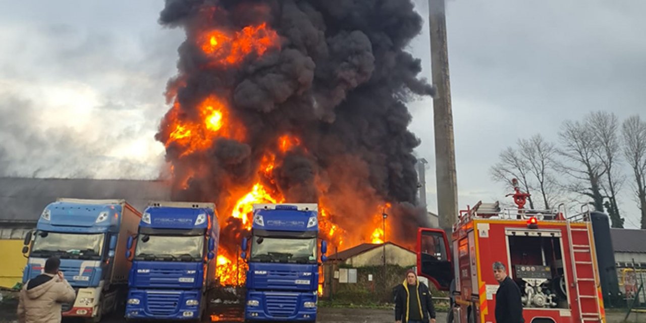 Bu kez de çay fabrikası yandı