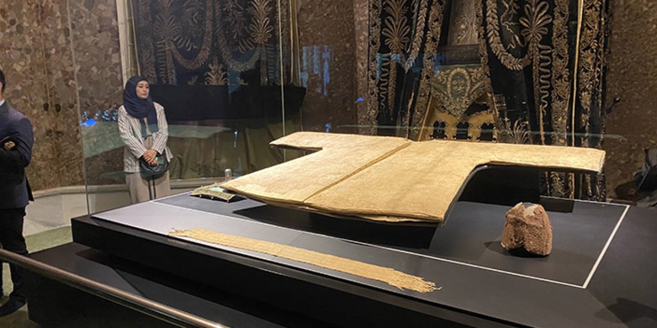 Hırka-i Şerif ziyarete sunuldu