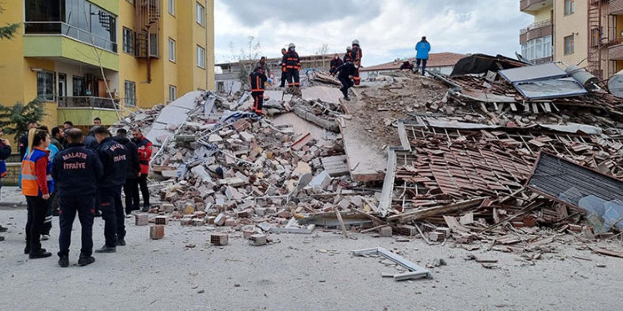 Malatya’da 5 katlı apartman çöktü