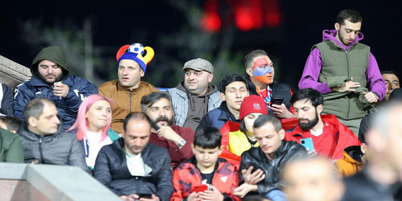 Ermeni taraftarlar, İstiklal Marşımızı ıslıkladı