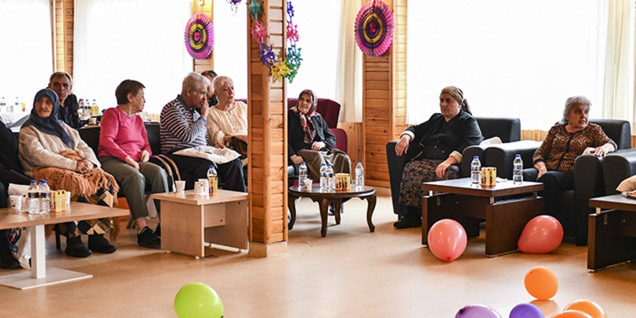 Ankara Büyükşehir Belediyesi yaşlılara saygı programı düzenledi