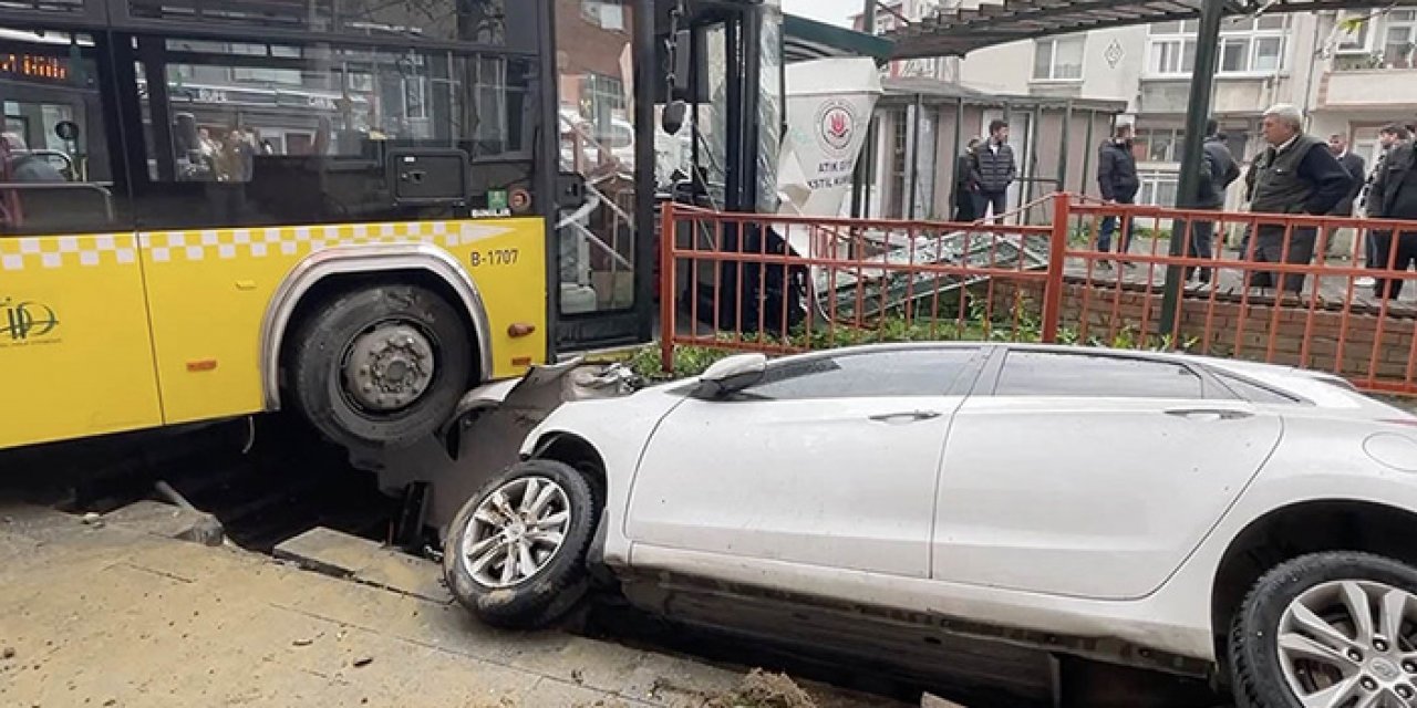 İETT otobüsü otomobile çarptı