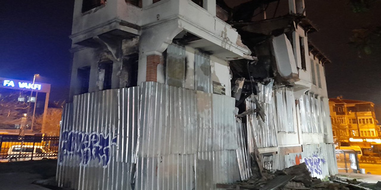 İstanbul’da tarihi bina kısmen çöktü