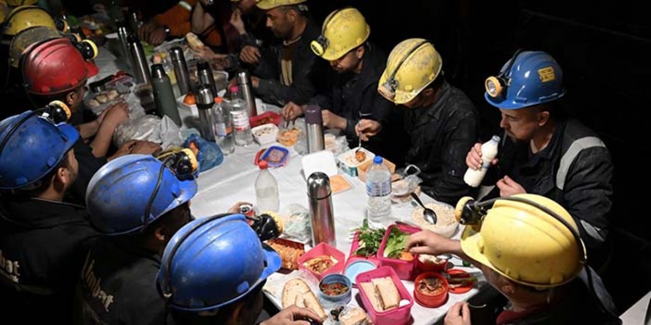 Soma'da yerin metrelerce altında iftar sevinci