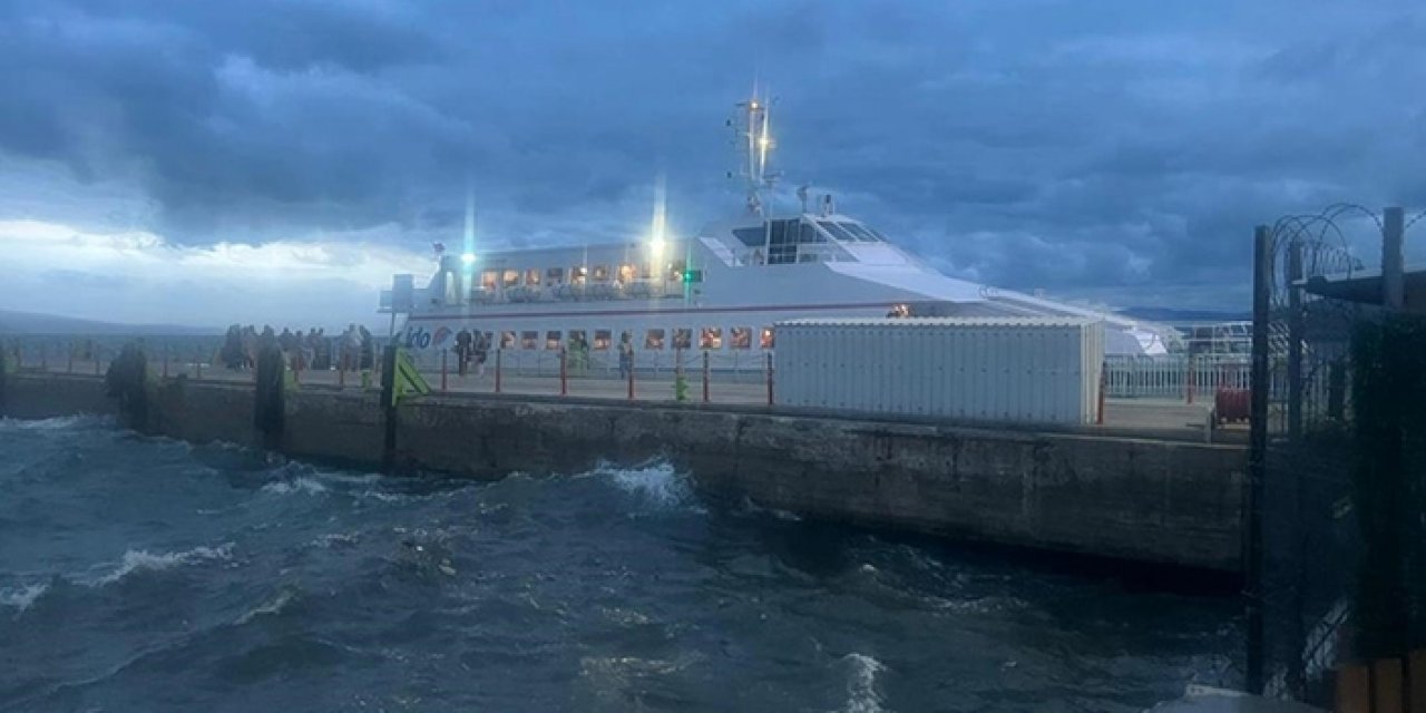 Deniz otobüslerine fırtına engeli