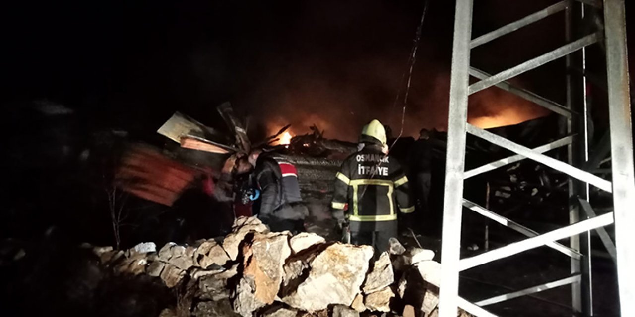 Çorum’da 3 ev alev alev yandı